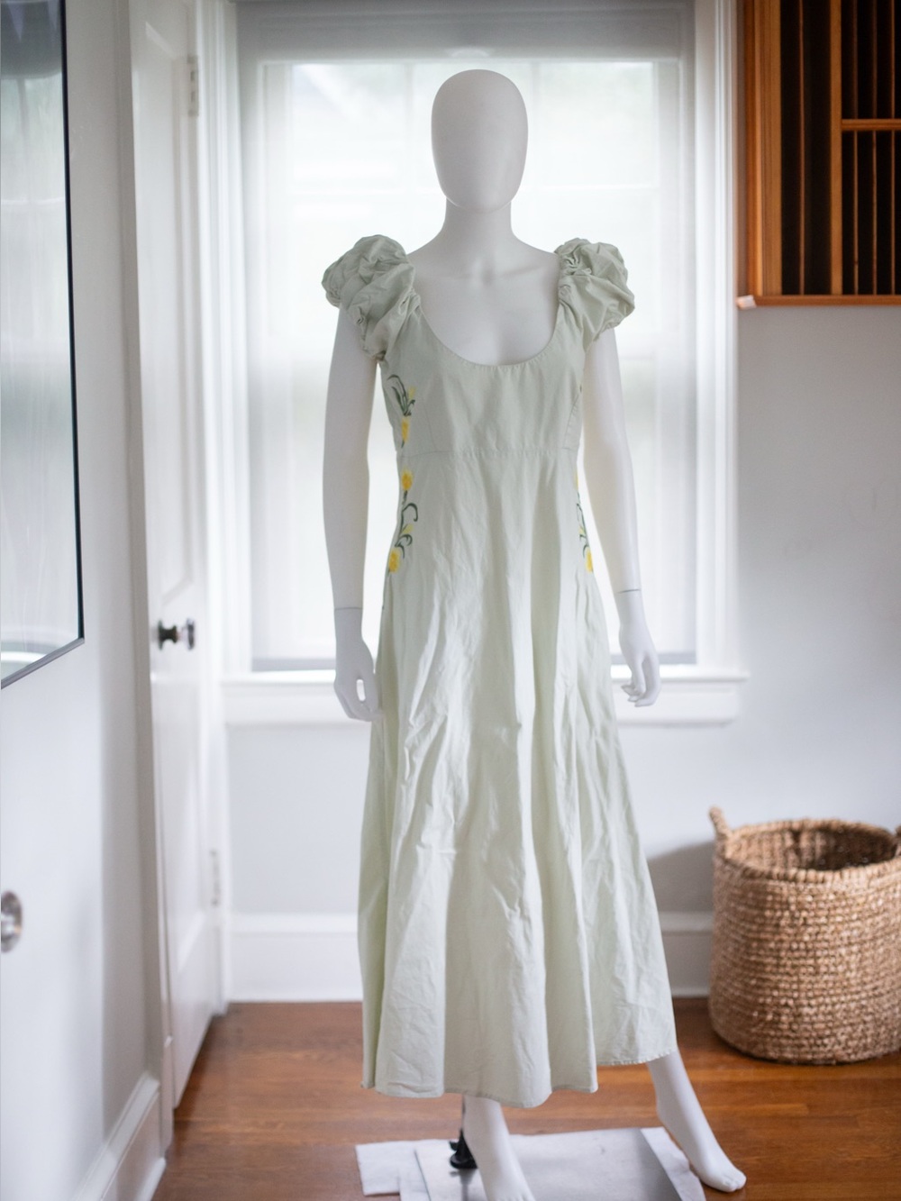 Fanm Mon New without tags, Light Green embroidered Puff-Sleeve maxi party dress